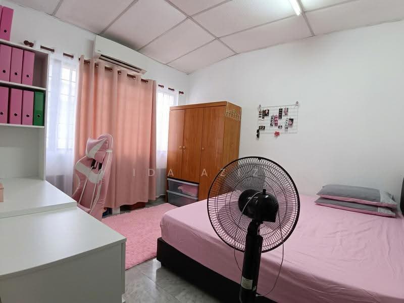2-storey Terraced House for Sale in Taman Kolam Air (Johor Bahru) - Ida Aziz - Bedroom - PropertyGuru.com.my