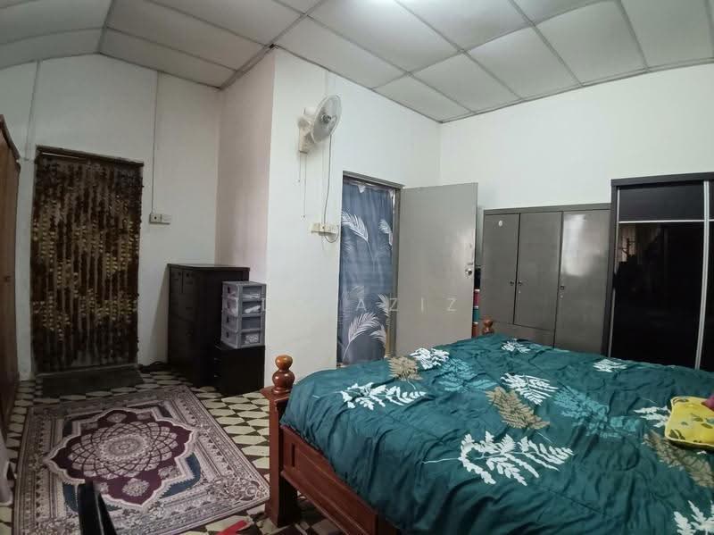2-storey Terraced House for Sale in Taman Kolam Air (Johor Bahru) - Ida Aziz - Bedroom - PropertyGuru.com.my