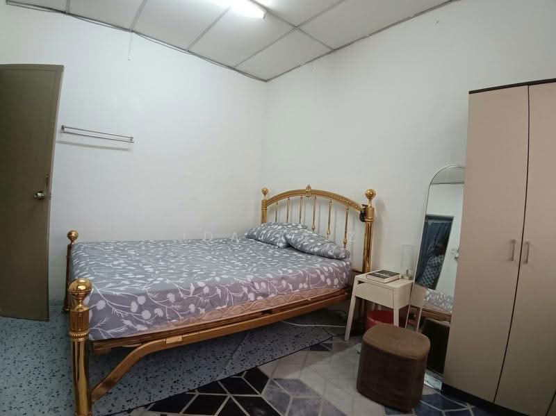 2-storey Terraced House for Sale in Taman Kolam Air (Johor Bahru) - Ida Aziz - Bedroom - PropertyGuru.com.my