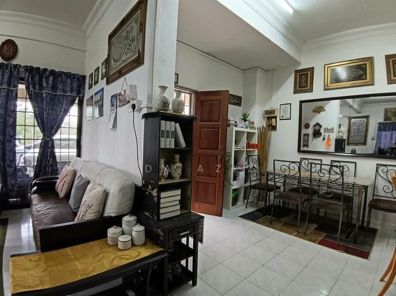 2-storey Terraced House for Sale in Taman Kolam Air (Johor Bahru) - Ida Aziz - Living Room - PropertyGuru.com.my
