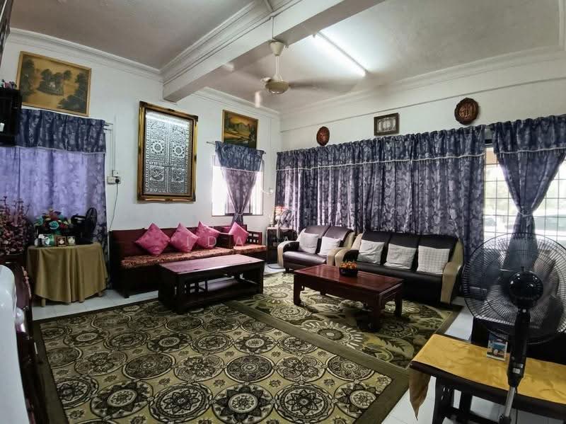 2-storey Terraced House for Sale in Taman Kolam Air (Johor Bahru) - Ida Aziz - Living Room - PropertyGuru.com.my