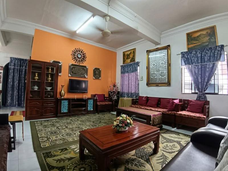 2-storey Terraced House for Sale in Taman Kolam Air (Johor Bahru) - Ida Aziz - Living Room - PropertyGuru.com.my