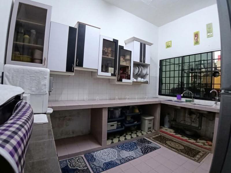 2-storey Terraced House for Sale in Taman Kolam Air (Johor Bahru) - Ida Aziz - Kitchen - PropertyGuru.com.my