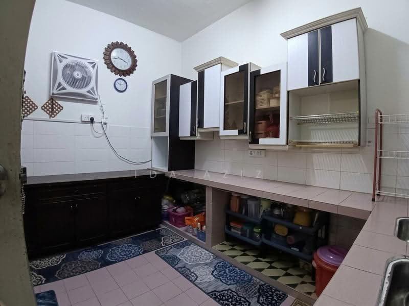 2-storey Terraced House for Sale in Taman Kolam Air (Johor Bahru) - Ida Aziz - Kitchen - PropertyGuru.com.my