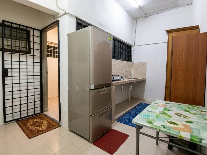 2-storey Terraced House for Sale in Taman Kolam Air (Johor Bahru) - Ida Aziz - Kitchen - PropertyGuru.com.my