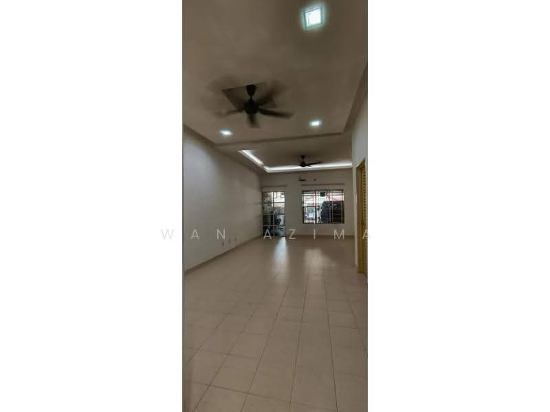 2-storey Terraced House for Rent in Denai Alam (Shah Alam) - Wan Azima - Living Room - PropertyGuru.com.my