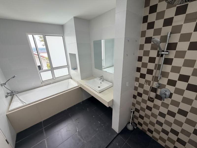 Rumah Teres 3-Tingkat untuk Disewa di Rawang (Selangor) - Katherine Leong - Bathroom - PropertyGuru.com.my