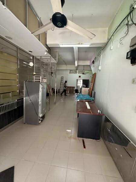 Shop for Rent in Batu Maung (Penang) - Chris Teoh - Interior - PropertyGuru.com.my