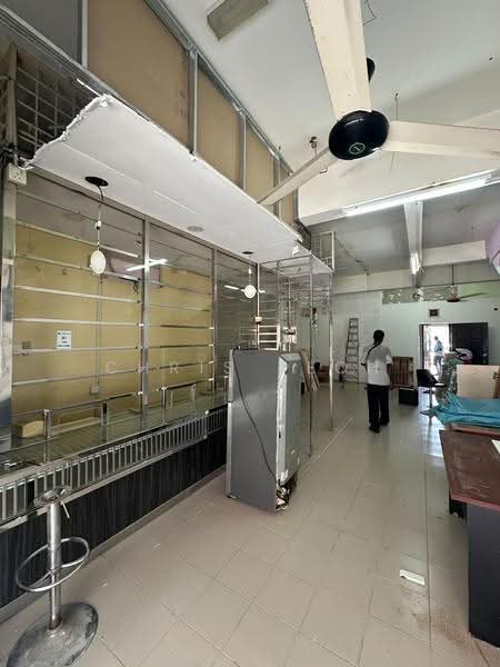 Shop for Rent in Batu Maung (Penang) - Chris Teoh - Interior - PropertyGuru.com.my