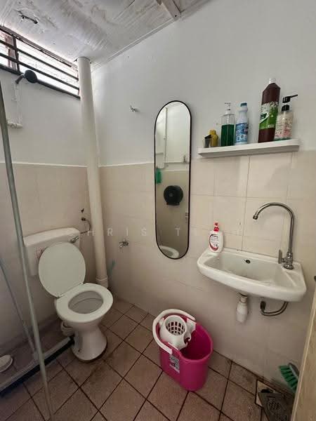 Shop for Rent in Batu Maung (Penang) - Chris Teoh - Bathroom - PropertyGuru.com.my
