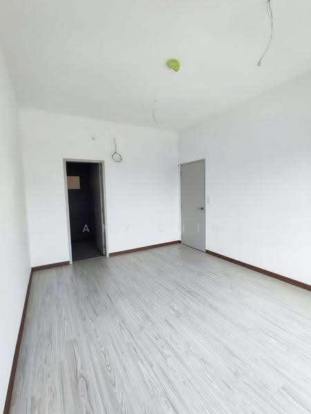 Service Residence for Sale at M Oscar - Amy Chin - Master bedrooms - PropertyGuru.com.my