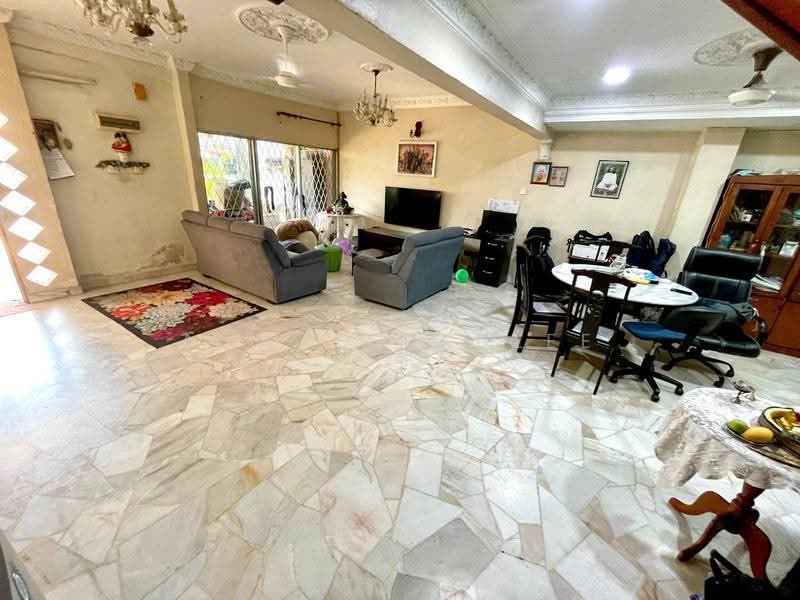 Rumah Teres 2-Tingkat untuk Dijual di Ampang Jaya (Ampang) - Ahmad Fadlee - Living Room - PropertyGuru.com.my