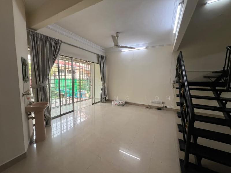 2-storey Terraced House for Rent in Taman Permata (Ulu Kelang) - Zhi Hong Loh - Living Room - PropertyGuru.com.my