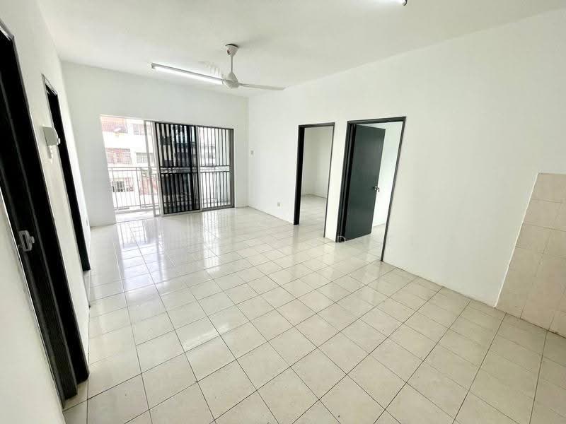 Rumah Flat untuk Dijual di Taman Bukit Kenangan - Ahmad Fadlee - Living Room - PropertyGuru.com.my