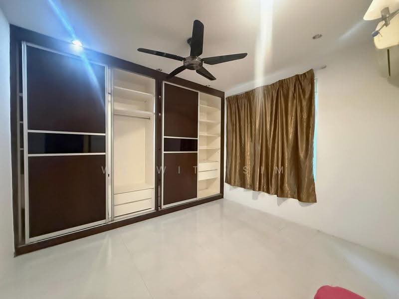 Kondominium untuk Dijual di Bayswater Resort Condominium - Welwits Sim - Bedroom - PropertyGuru.com.my