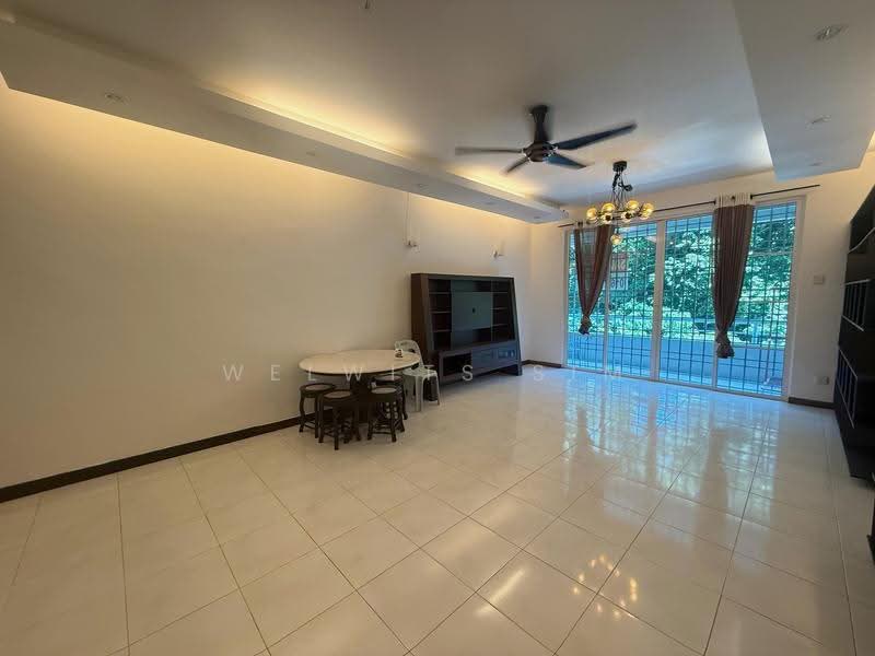 Kondominium untuk Dijual di Bayswater Resort Condominium - Welwits Sim - Living Room - PropertyGuru.com.my