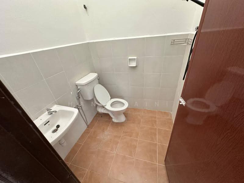 2-storey Terraced House for Sale in Port Dickson (Negeri Sembilan) - Hana Zaini - Bathroom - PropertyGuru.com.my