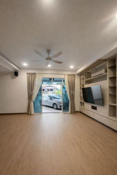 Semi-Detached House for Sale in Taman Bukit Serdang (Seri Kembangan) - Vincent Lee - Living Room - PropertyGuru.com.my