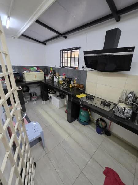 2-storey Terraced House for Sale in Taman Bukit Mewah (Tampoi) - Daniel Yong - Kitchen - PropertyGuru.com.my