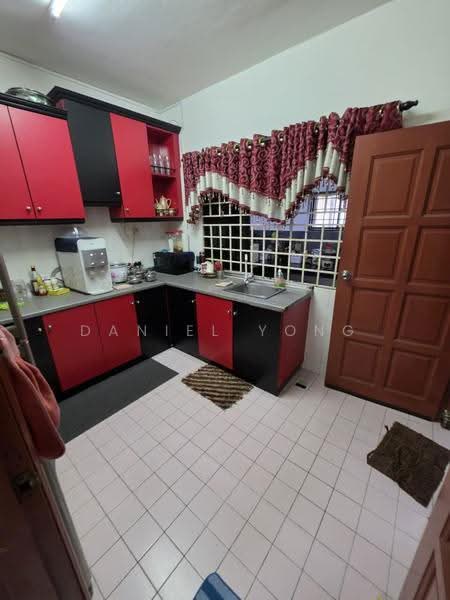 2-storey Terraced House for Sale in Taman Bukit Mewah (Tampoi) - Daniel Yong - Kitchen - PropertyGuru.com.my