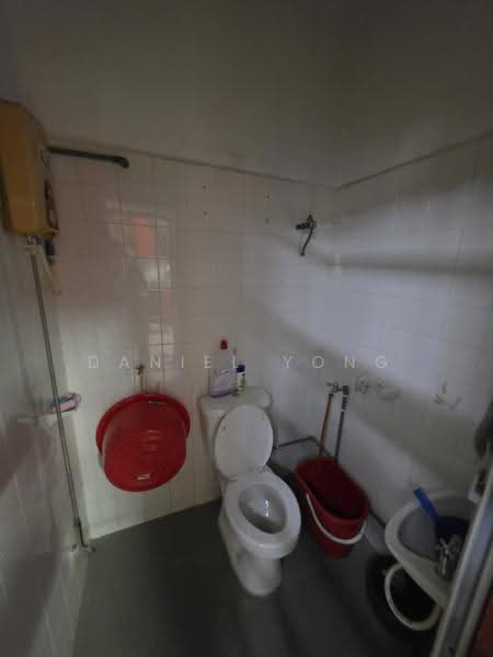 2-storey Terraced House for Sale in Taman Bukit Mewah (Tampoi) - Daniel Yong - Bathroom - PropertyGuru.com.my