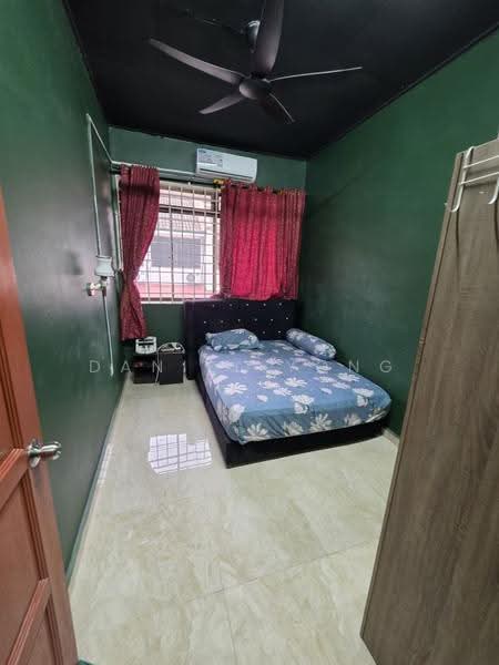 2-storey Terraced House for Sale in Taman Bukit Mewah (Tampoi) - Daniel Yong - Bedroom - PropertyGuru.com.my