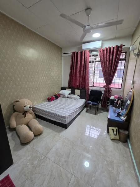 2-storey Terraced House for Sale in Taman Bukit Mewah (Tampoi) - Daniel Yong - Bedroom - PropertyGuru.com.my
