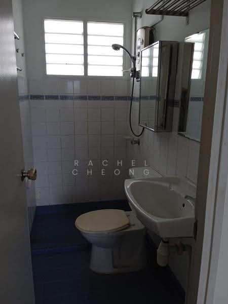 Pangsapuri untuk Dijual di Akasia Apartment - Rachel Cheong - Bathroom - PropertyGuru.com.my