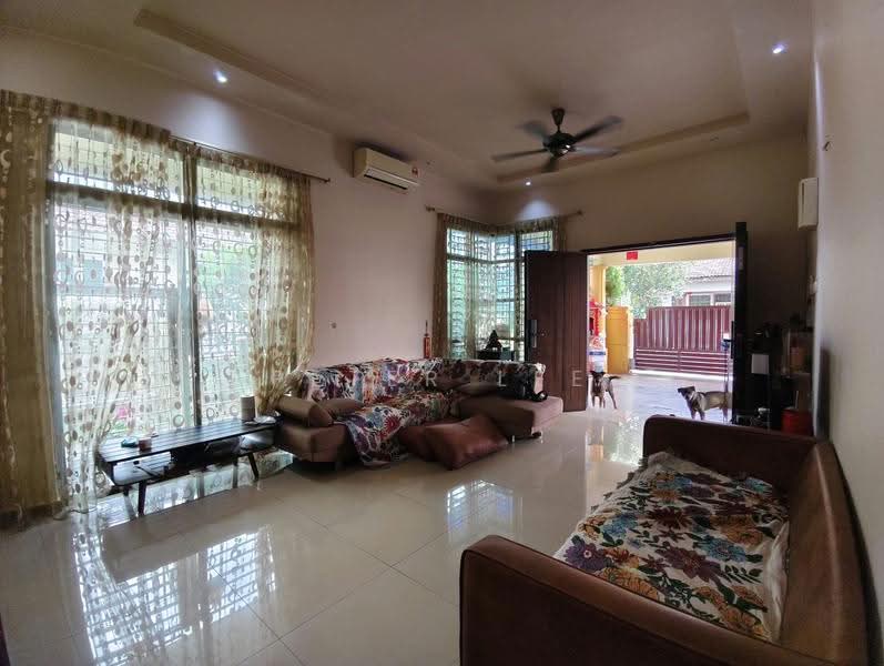 Rumah Teres 1-Tingkat untuk Dijual di Taman Saujana Permai (Bukit Katil) - Peter Lee - Living Room - PropertyGuru.com.my