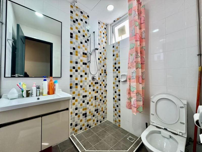 Kondominium untuk Dijual di Bayswater Resort Condominium - Welwits Sim - Bathroom - PropertyGuru.com.my