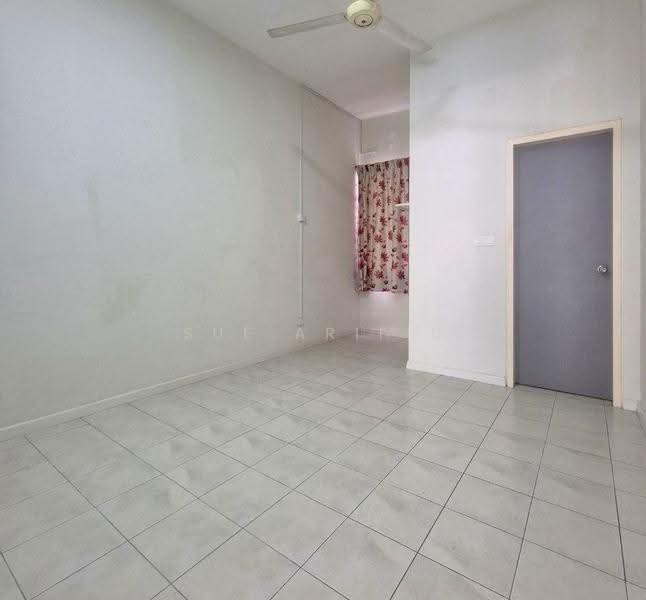 Rumah Teres 2-Tingkat untuk Dijual di Serene Heights (Semenyih) - Sue Arifin - Living Room - PropertyGuru.com.my