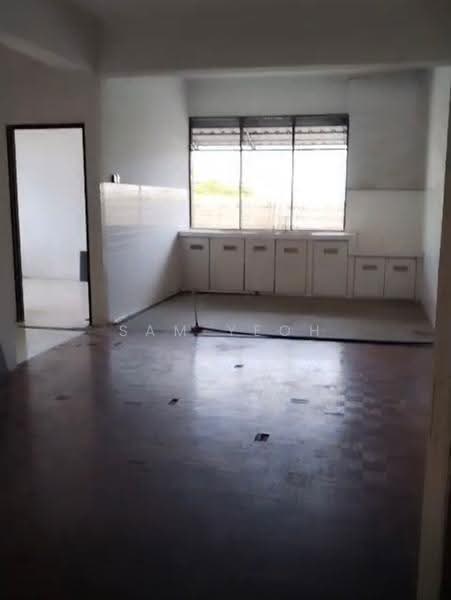 Flat for Sale at Wisma Lam Hong - Sam Yeoh - Kitchen - PropertyGuru.com.my