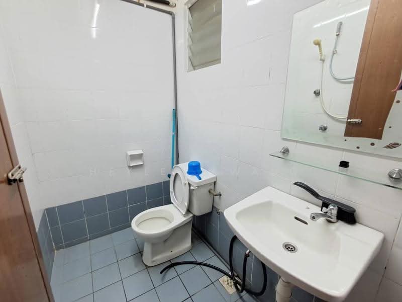 Rumah Teres untuk Disewa di Bandar Botanic (Klang) - Heylen Kwang - Bathroom - PropertyGuru.com.my