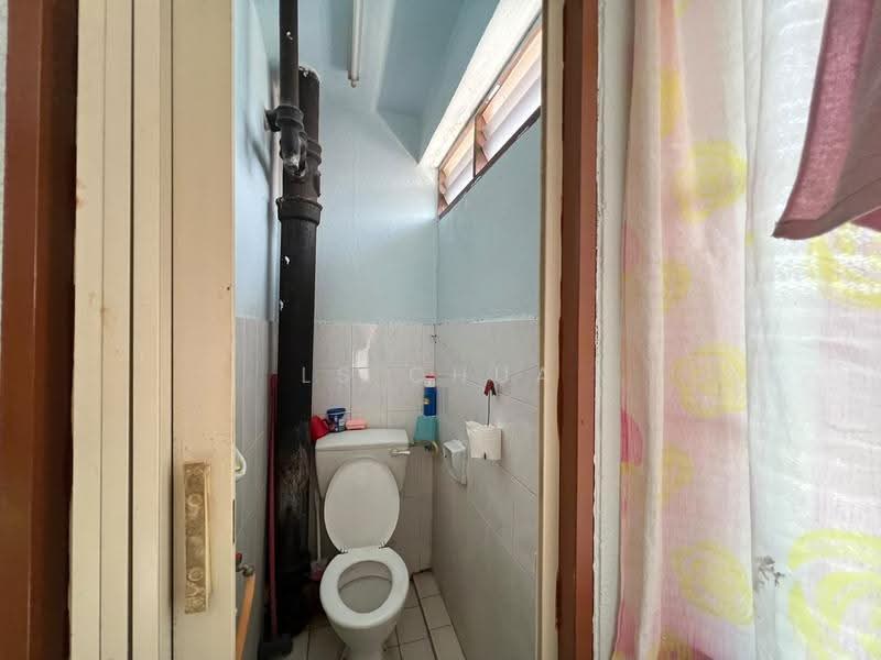 Pangsapuri untuk Dijual di Taman Mewah - LS Chua - Bathroom - PropertyGuru.com.my