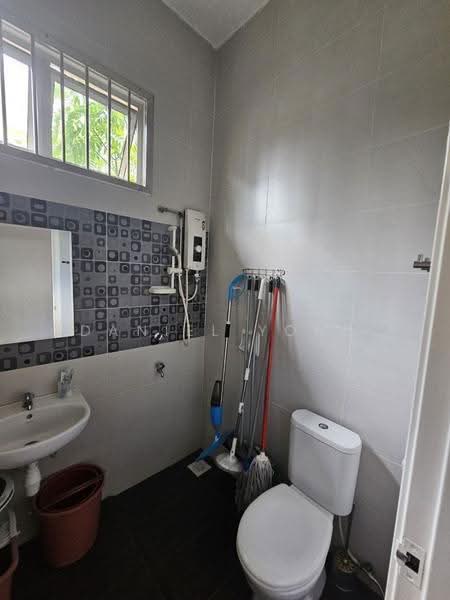 Rumah Kluster untuk Dijual di Taman Gaya (Ulu Tiram) - Daniel Yong - Bathroom - PropertyGuru.com.my