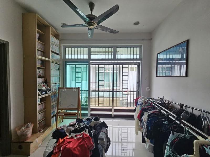 Rumah Kluster untuk Dijual di Taman Gaya (Ulu Tiram) - Daniel Yong - Living Room - PropertyGuru.com.my