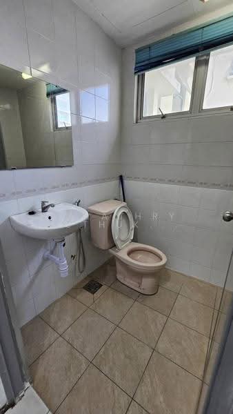 Kondominium untuk Disewa di Pantai Panorama Condominiums - Gayathry Muthukrishnan - Bathroom - PropertyGuru.com.my