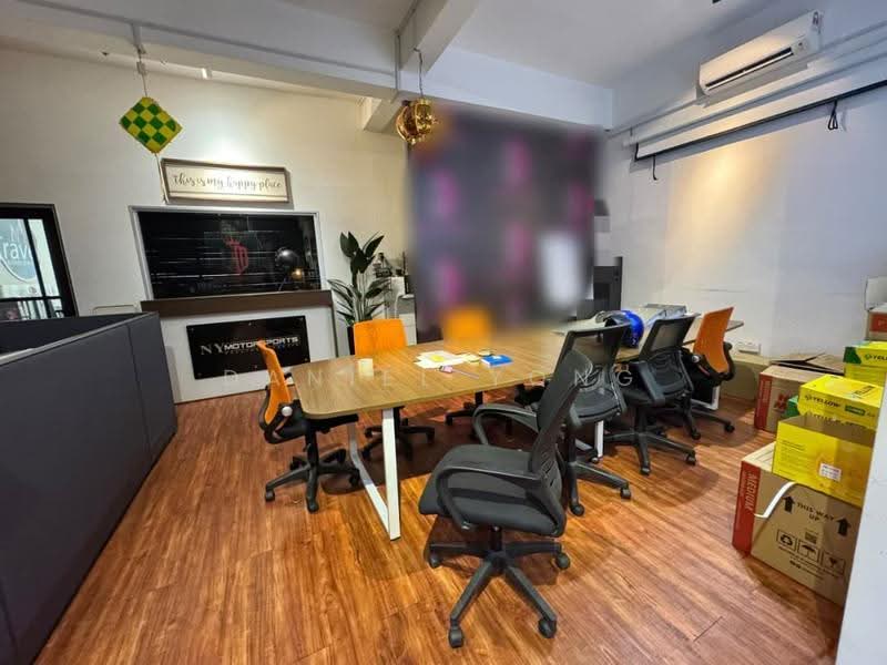 Shop for Sale in Bandar Putra Permai (Seri Kembangan) - Daniel Yong - Interior - PropertyGuru.com.my
