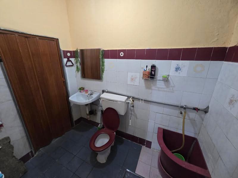 Rumah Teres 1-Tingkat untuk Dijual di Bandar Baru Selayang Fasa 2b (Selayang) - MY Loh - Bathroom - PropertyGuru.com.my