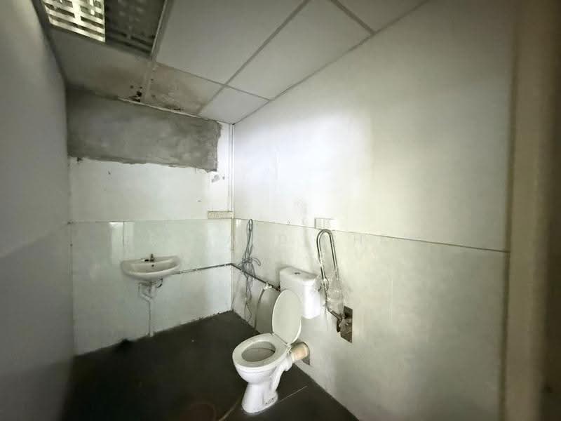 Warehouse for Rent in Bukit Minyak (Penang) - Bernard Chew - Bathroom - PropertyGuru.com.my