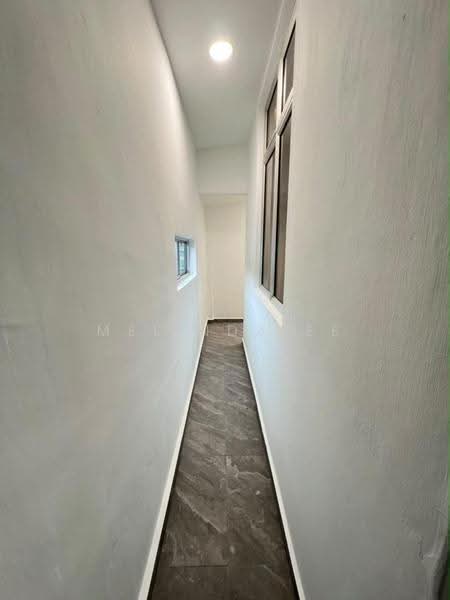 Rumah Teres 1-Tingkat untuk Dijual di Taman Senai Utama (Kulai) - Melinda Ee - Corridor - PropertyGuru.com.my