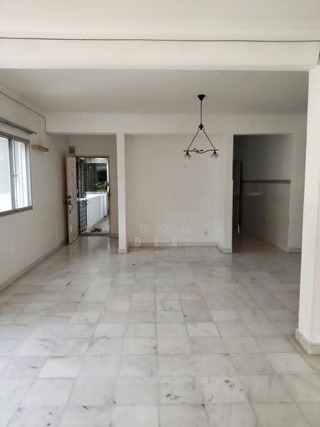 Foyer/Dining Area