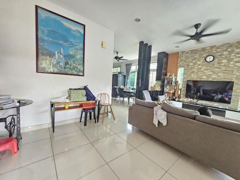 Cluster House for Sale in Taman Gaya (Ulu Tiram) - Ee Fong Toh - Living Room - PropertyGuru.com.my