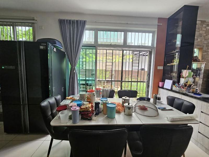 Cluster House for Sale in Taman Gaya (Ulu Tiram) - Ee Fong Toh - Dining Room - PropertyGuru.com.my