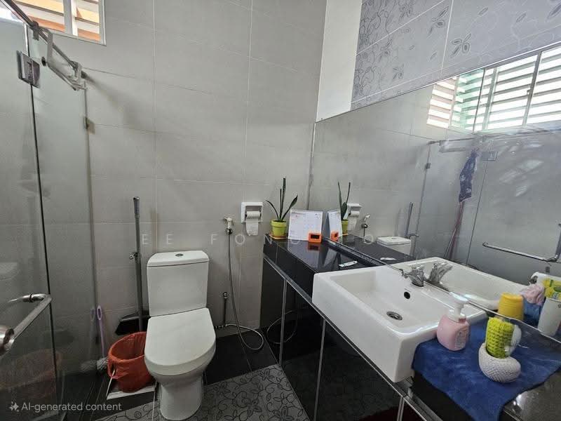 Cluster House for Sale in Taman Gaya (Ulu Tiram) - Ee Fong Toh - Bathroom - PropertyGuru.com.my