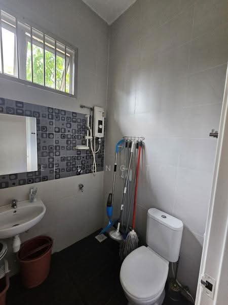Cluster House for Sale in Taman Gaya (Ulu Tiram) - Ee Fong Toh - Bathroom - PropertyGuru.com.my