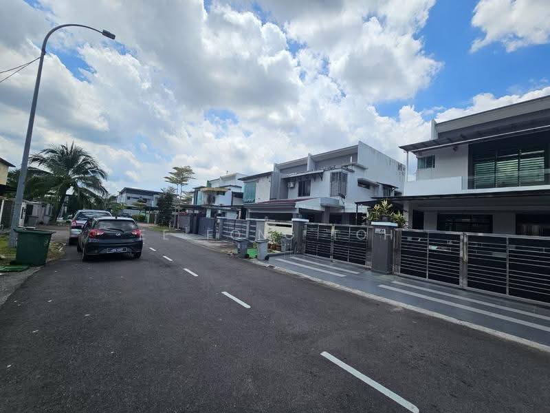 Cluster House for Sale in Taman Gaya (Ulu Tiram) - Ee Fong Toh - Exterior - PropertyGuru.com.my