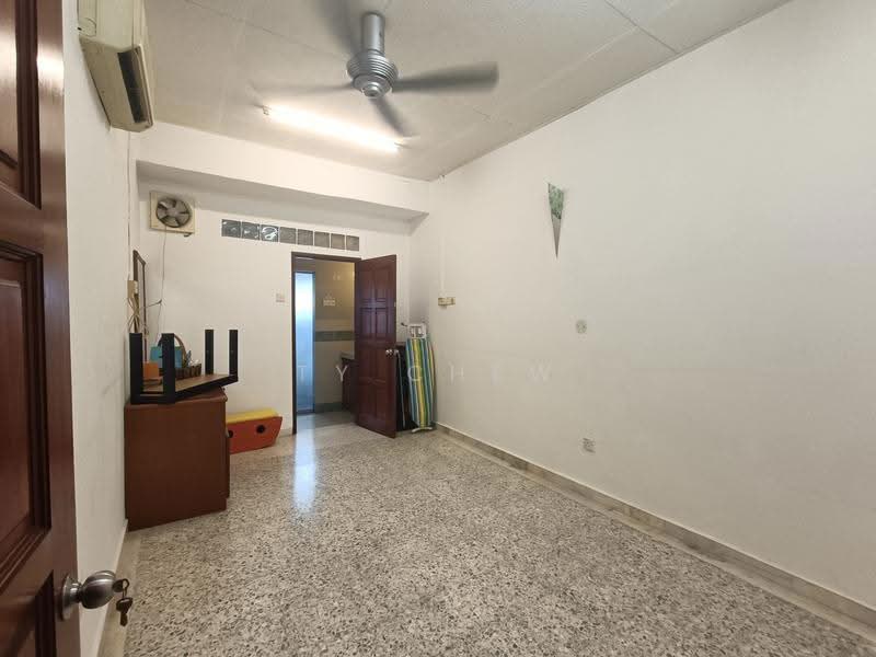 2-storey Terraced House for Sale in Taman Bayu Perdana (Klang) - TY Chew - Living Room - PropertyGuru.com.my