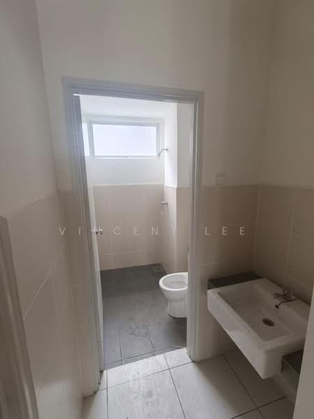 Rumah Teres untuk Dijual di Semenyih (Selangor) - Vincent Lee - Bathroom - PropertyGuru.com.my