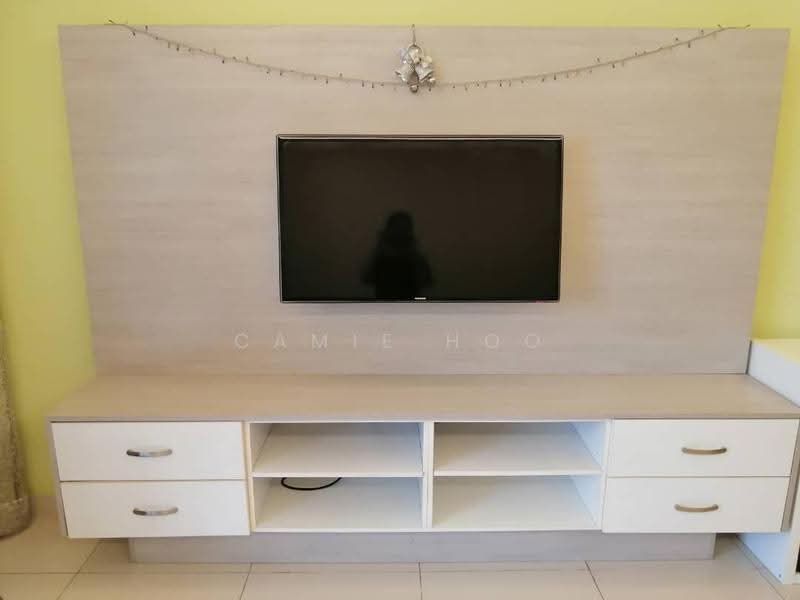Kediaman Servis untuk Dijual di SetiaWalk - Camie Hoo - Living Room - PropertyGuru.com.my